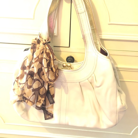 Coach hand bag - Picture 1 of 3